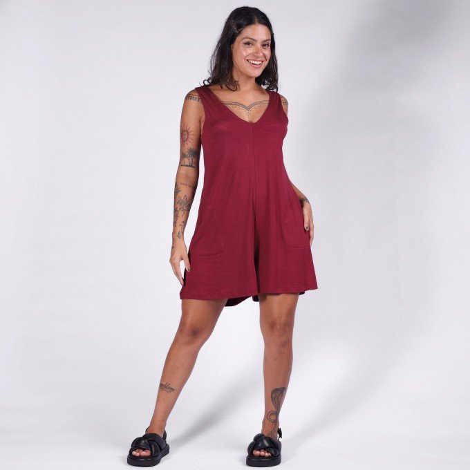 Macaquinho Vinho Casual Gola V