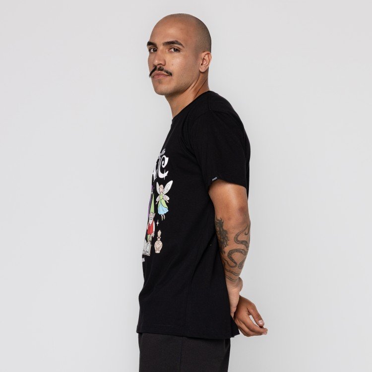 Camiseta Everyone Loves Magic