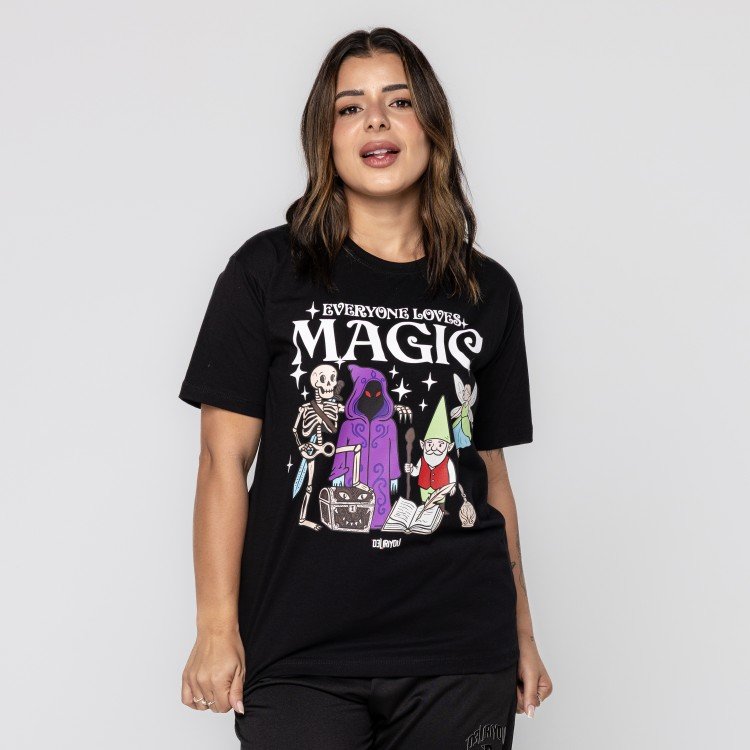 Camiseta Everyone Loves Magic