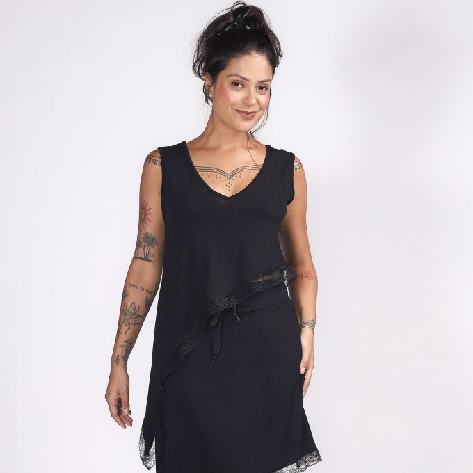 Blusa Assimétrica Renda Fluida