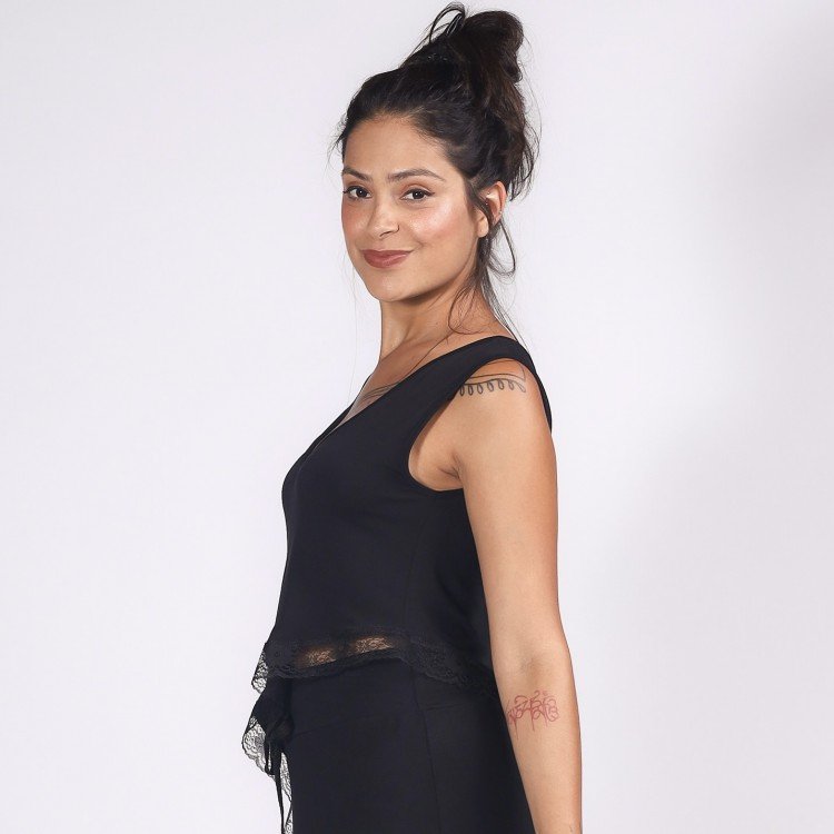 Blusa Assimétrica Renda Fluida