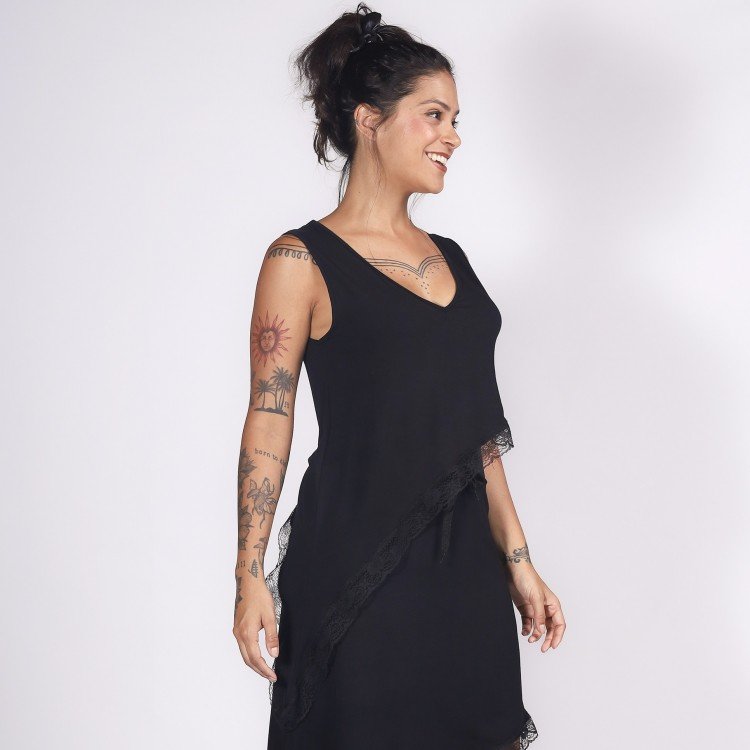Blusa Assimétrica Renda Fluida