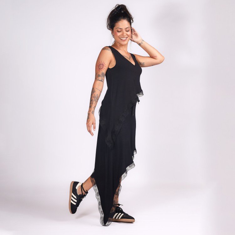 Blusa Assimétrica Renda Fluida